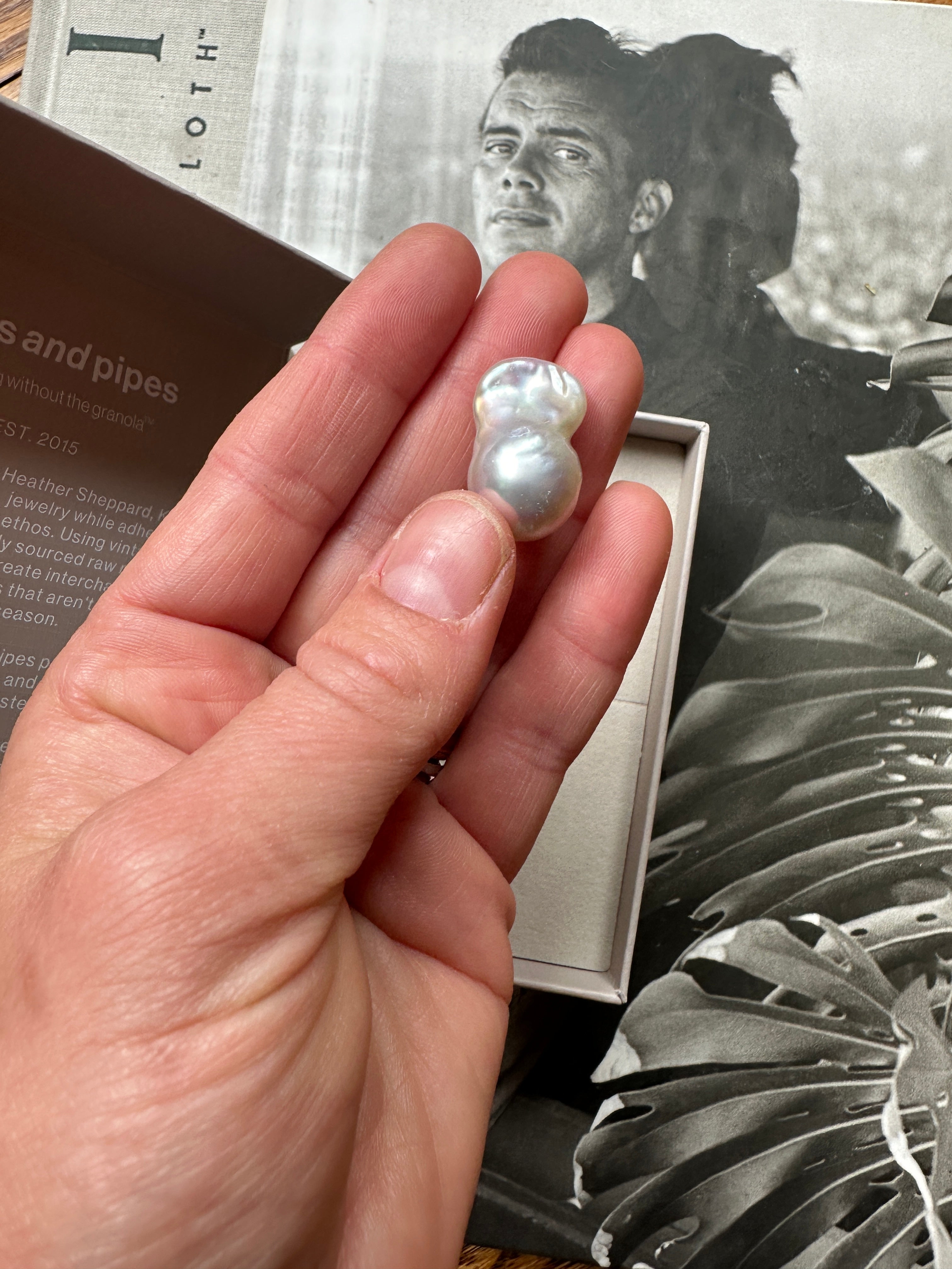 Extra Large Freshwater Pearl Stud Earrings - KnotsandPipes